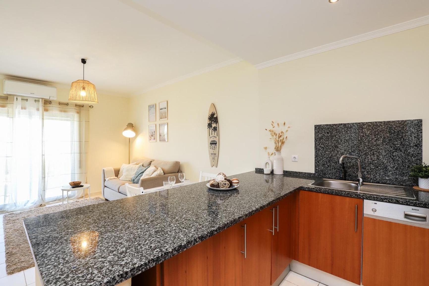 Appartement Charming Flat 10 Min Walk To Beach à Albufeira Extérieur photo