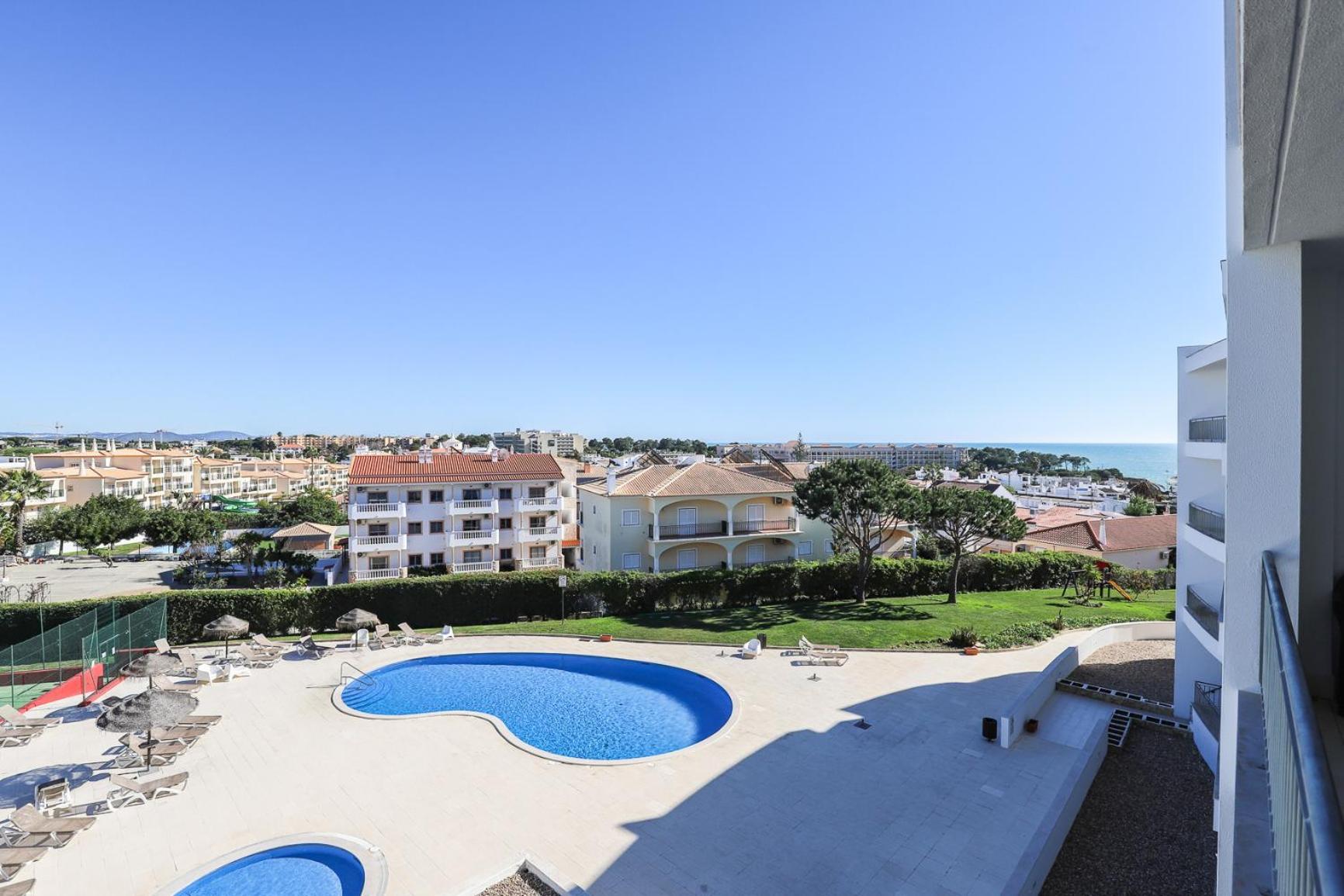 Appartement Charming Flat 10 Min Walk To Beach à Albufeira Extérieur photo