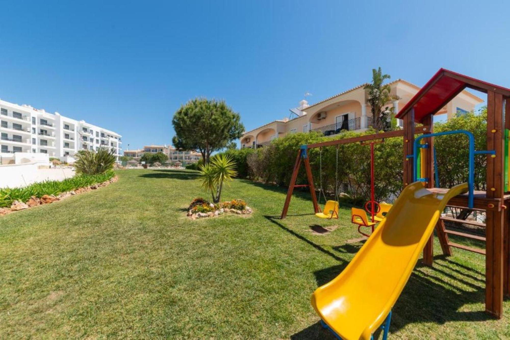 Appartement Charming Flat 10 Min Walk To Beach à Albufeira Extérieur photo